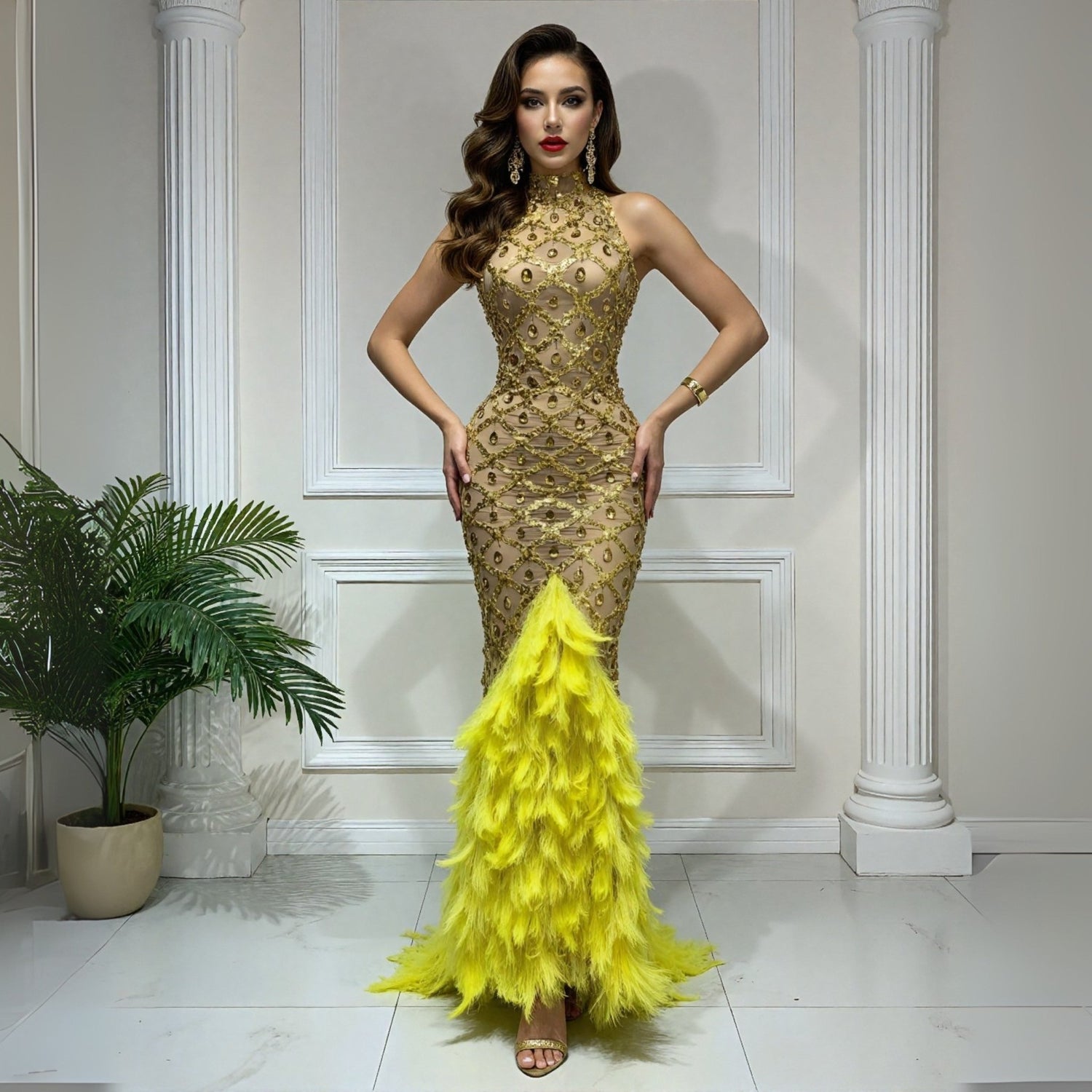 Aviana - A long embellished dress with feathers. - Lu Di Lusso