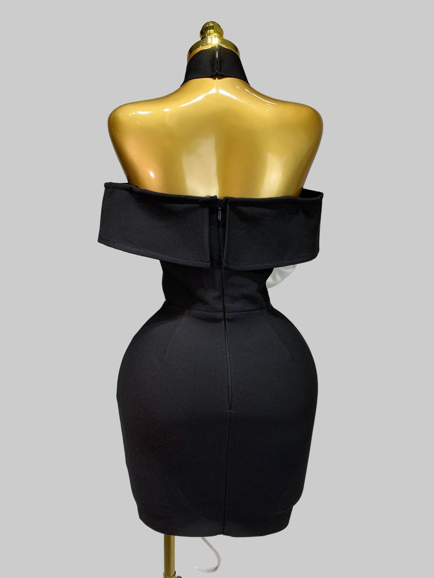 Norva Elegant bandage dress with 3Dwhite Rose. - Lu Di Lusso