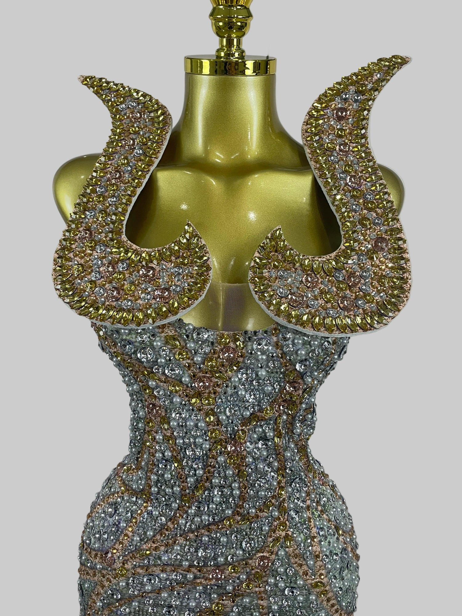 Sultana Radiance - Where Royalty meets Elegance - Lu Di Lusso